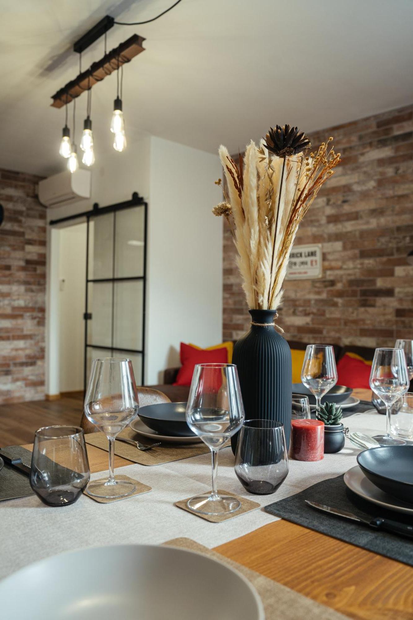 The Brick 194, 7 Posti Letto, Parcheggio E Posto Bici Apartment Udine Exterior photo